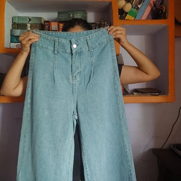 Highwait Denim wide legged jeans. size M - Picture 3 of 9